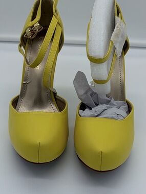 Dream Pairs Yellow Ankle-Strap Platform Heels (NO BOX)